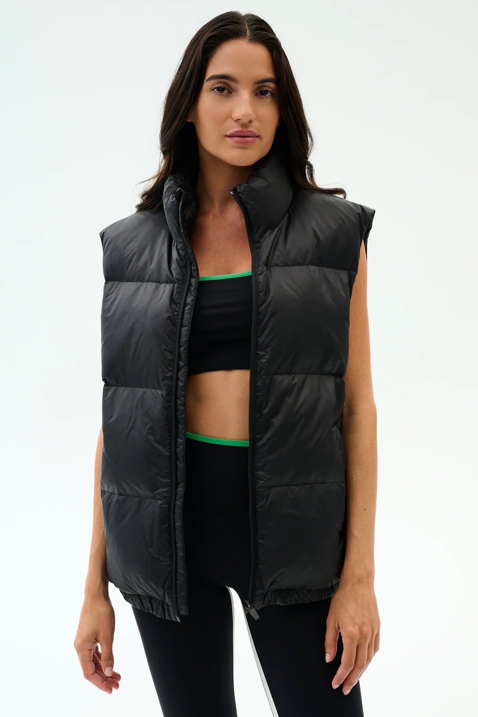 08_SUMMITNYLONPUFFERVEST_BLACK_0006.webp