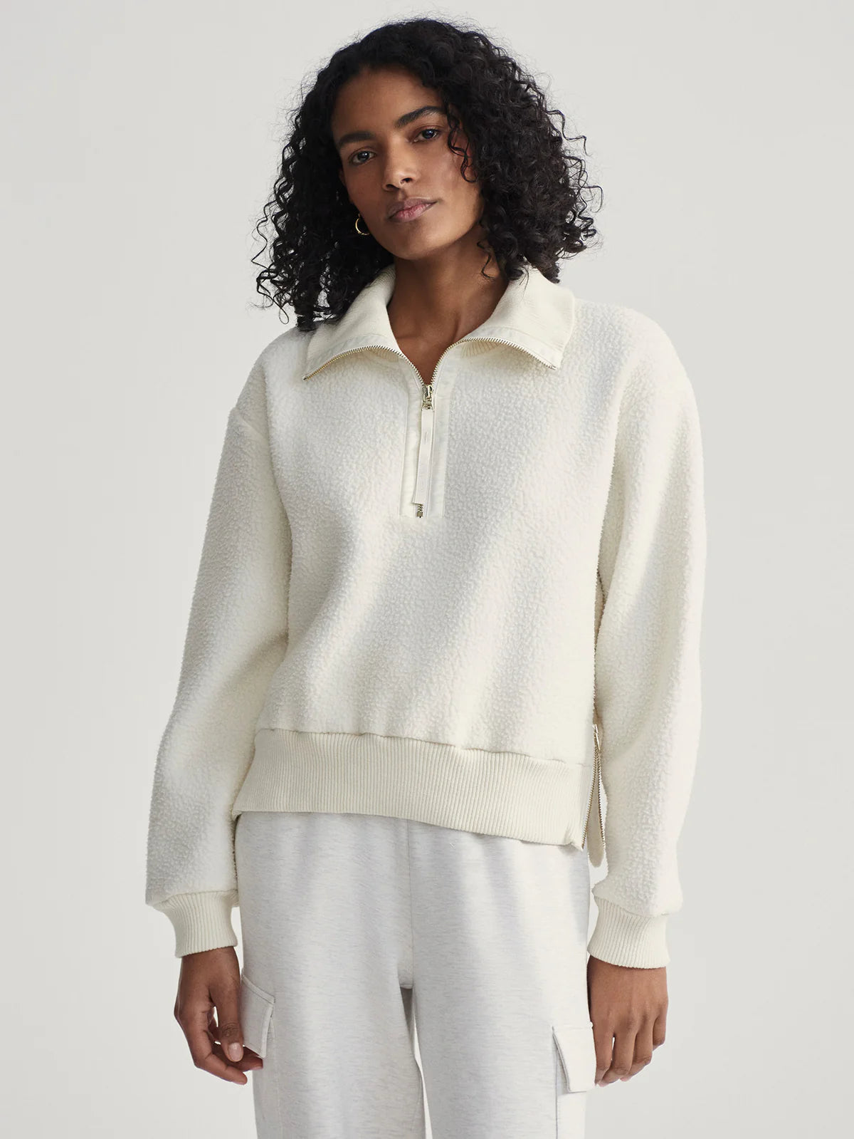 1058ee76c44226453c2e63fc229143097f14bfc0_VAR01167_ROSELLE_HALF_ZIP_FLEECE_EGRET_037.webp