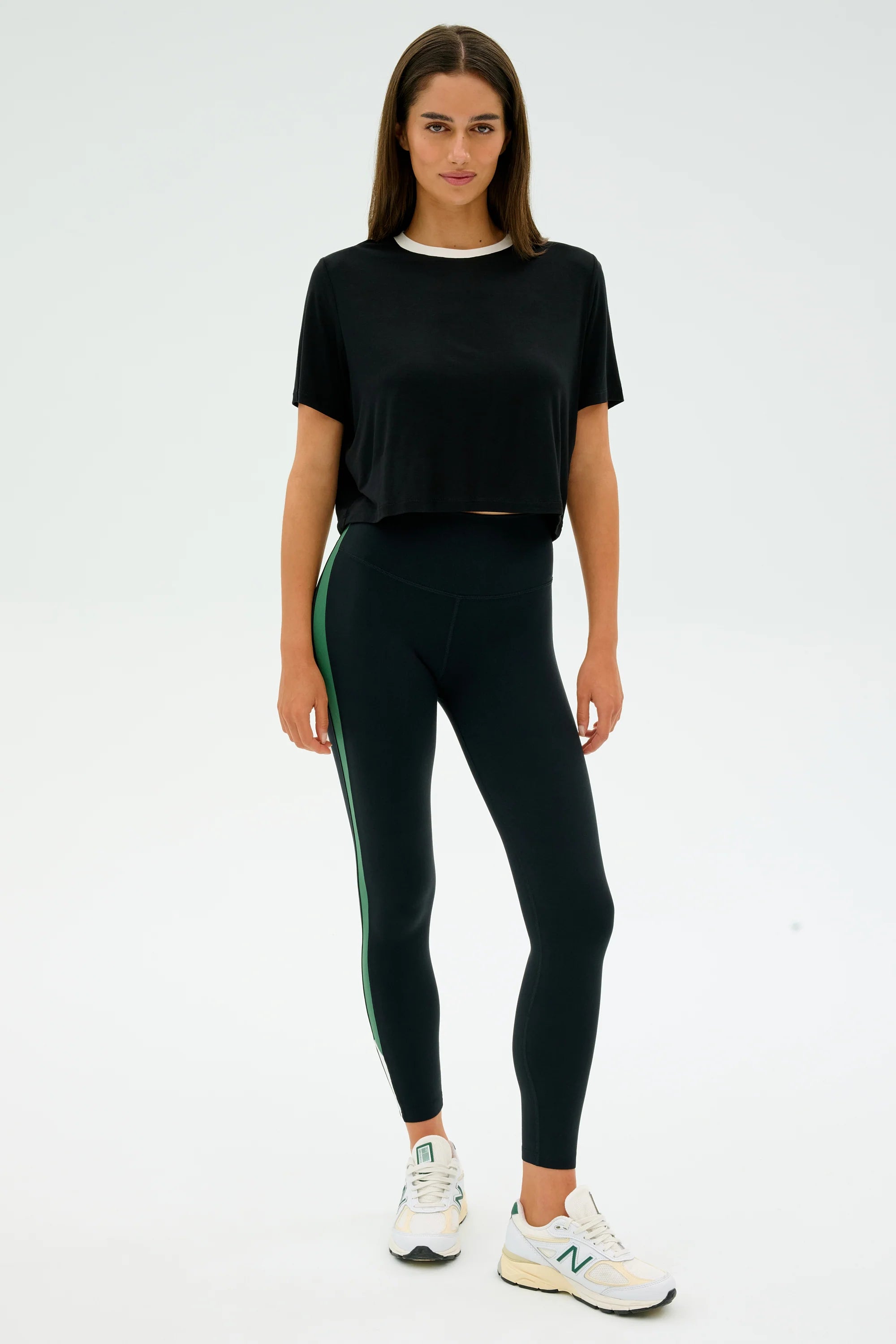 12_DJUNACROPRINGERC3033BLACK-WHITELAYLAAIRWEIGHTHIGHWAIST7-8BLACK-ARUGULAE8135_D1_0005.webp