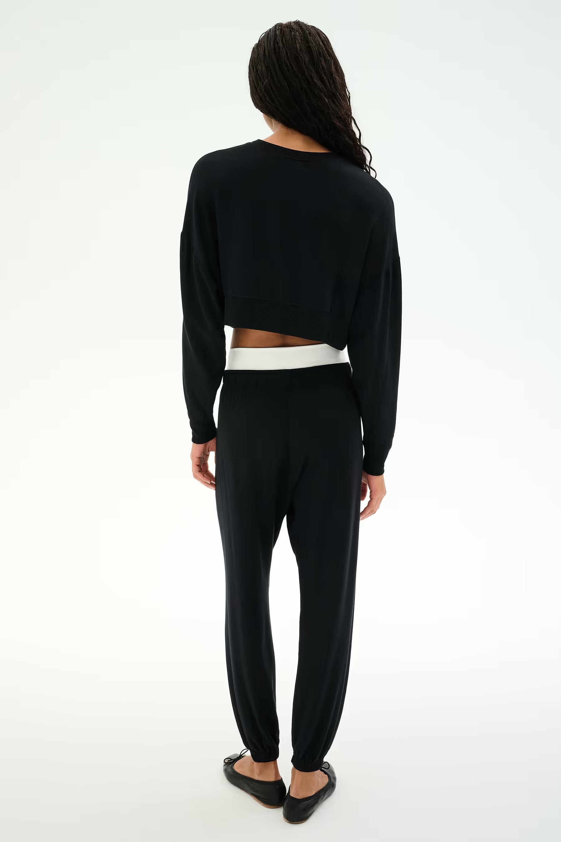 12_NOAHFLEECECROPSWEATSHIRT_BLACK_D4189_ANDIEDUALWAISTSWEATPANT_BLACK_E113152877043_4896a1b5-46a8-4794-8f67-419827ebe654.avif