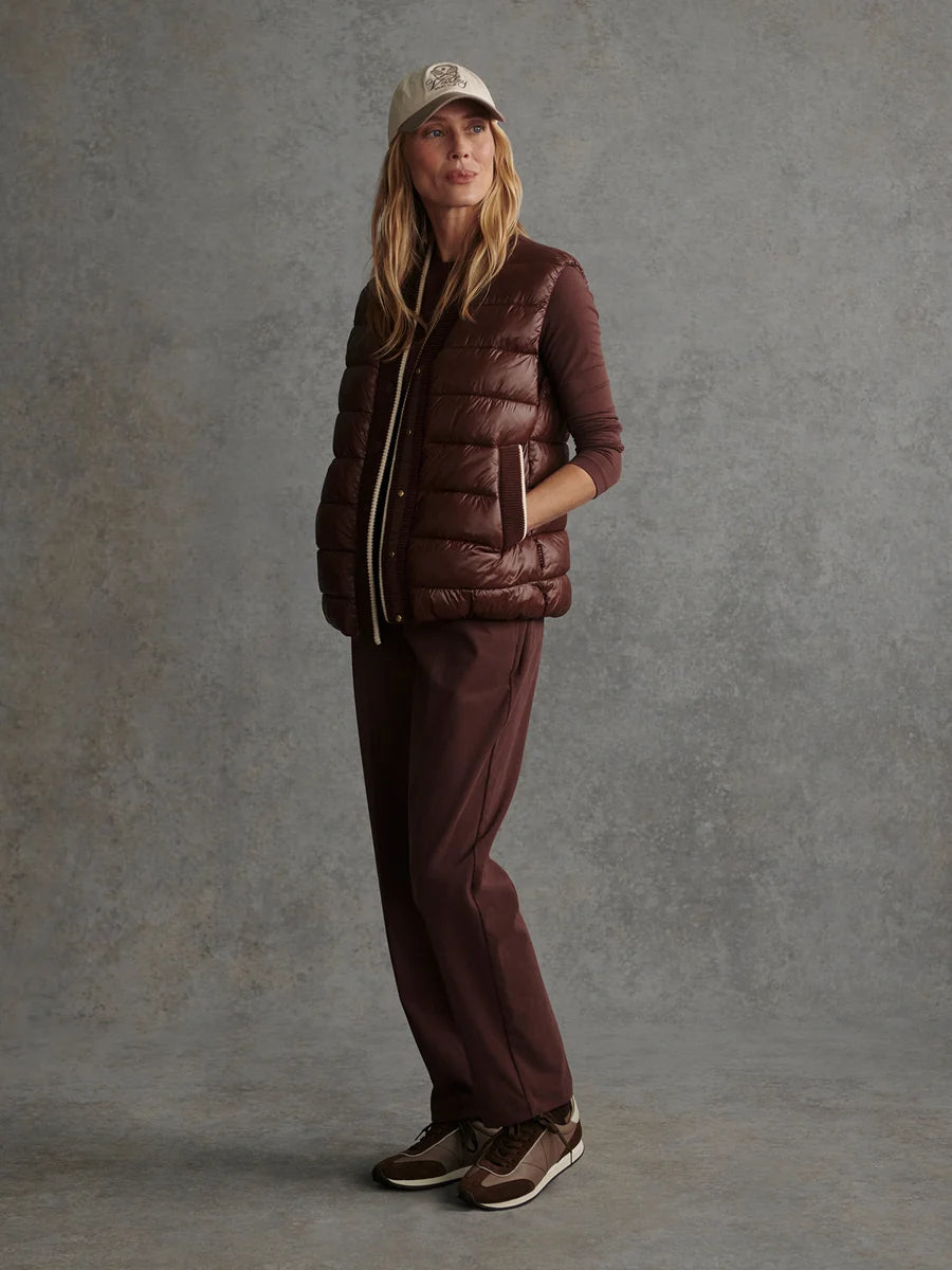 23fdb45f1dff09782c2de710efc40d45d6bbf39c_VAR02126_Colwyn_Short_Boxy_Gilet_Brown_Stone_081.webp