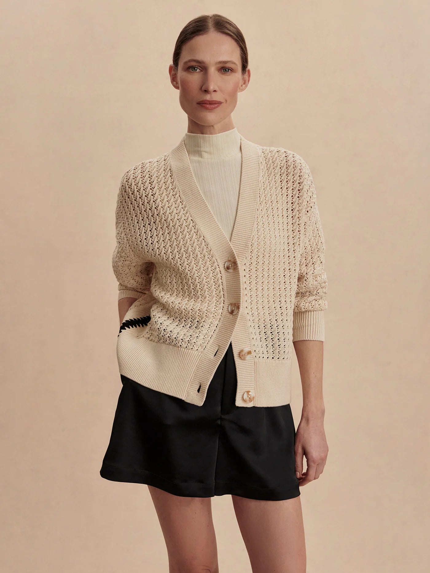 2b3ac6810c2932c0af8166a4b54fa05992dfc655_VAR02633_ASTELL_RELAXED_KNIT_CARDIGAN_BIRCH_044.webp