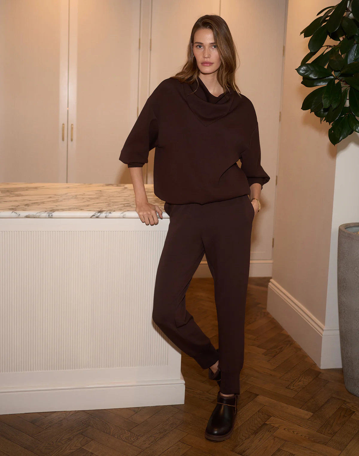 2ccc343408b704147991f4063992d6fd5aa3941a_VAR01714_The_Slim_Cuff_Pant_27.5_Coffee_Bean.webp