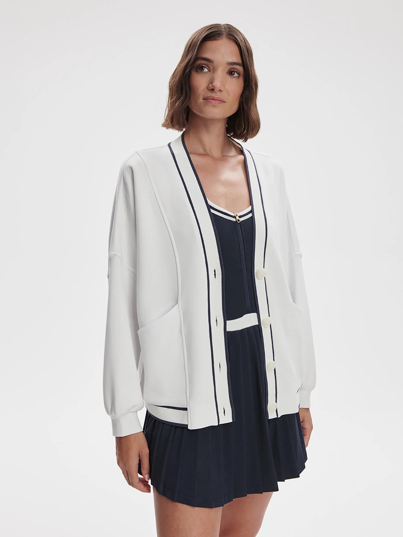 5c9fd4cd01e143d6fd69a97fd8345eee7b337f69_VAR01536_DECKER_OFF_COURT_CARDIGAN_WHITE_144.webp