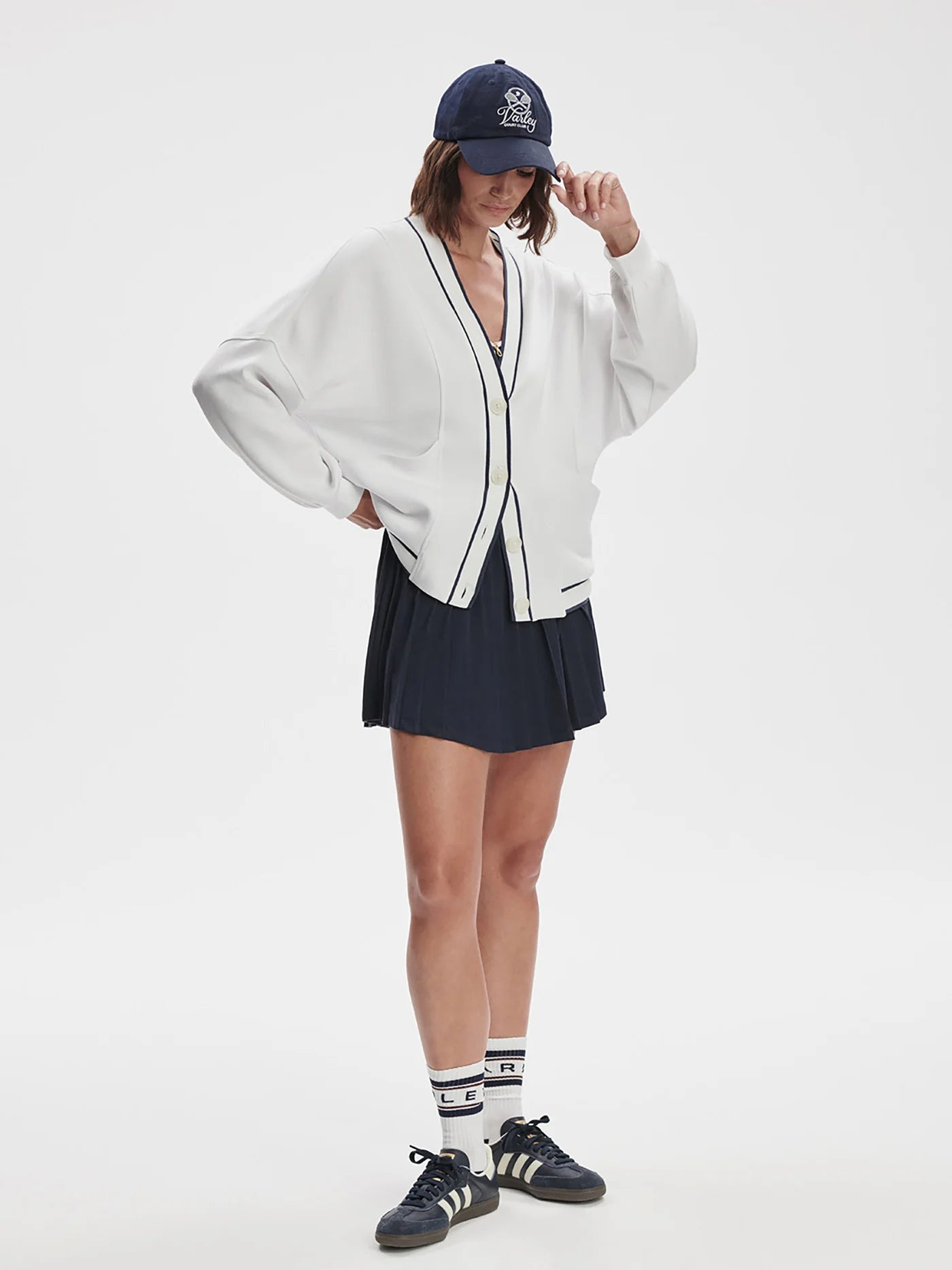 5d11b8a4de970f153b4d0766c454b81758299550_VAR01536_DECKER_OFF_COURT_CARDIGAN_WHITE_052.webp