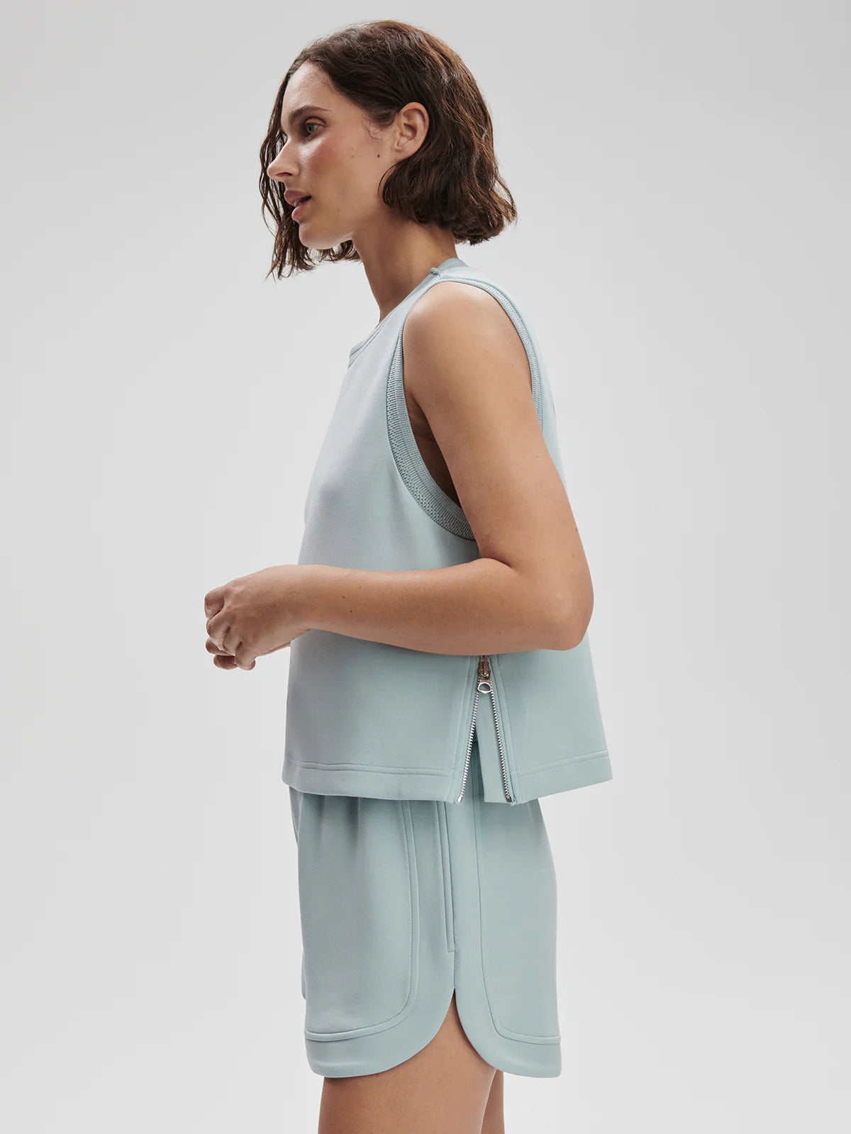 5dd05fecfcca8a43827e8d381c0f41a5901f777e_VAR02597_SHEA_CROP_TANK_ETHER_BLUE_070.webp
