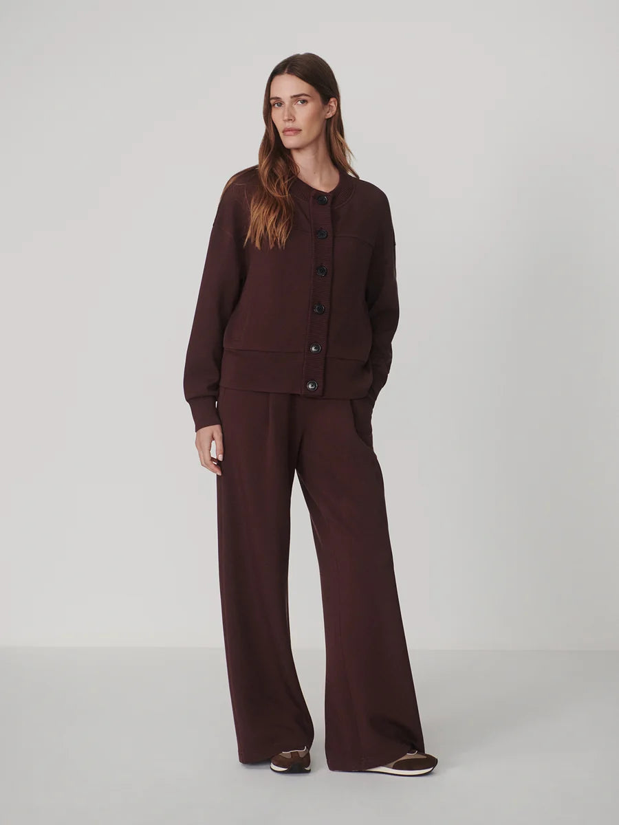 674512f4f6bdcd5e9cd13ab61fc83a256ec7dc19_VAR03586_OLWEN_BUTTON_FRONT_SWEAT_DEEP_MAHOGANY_004.webp