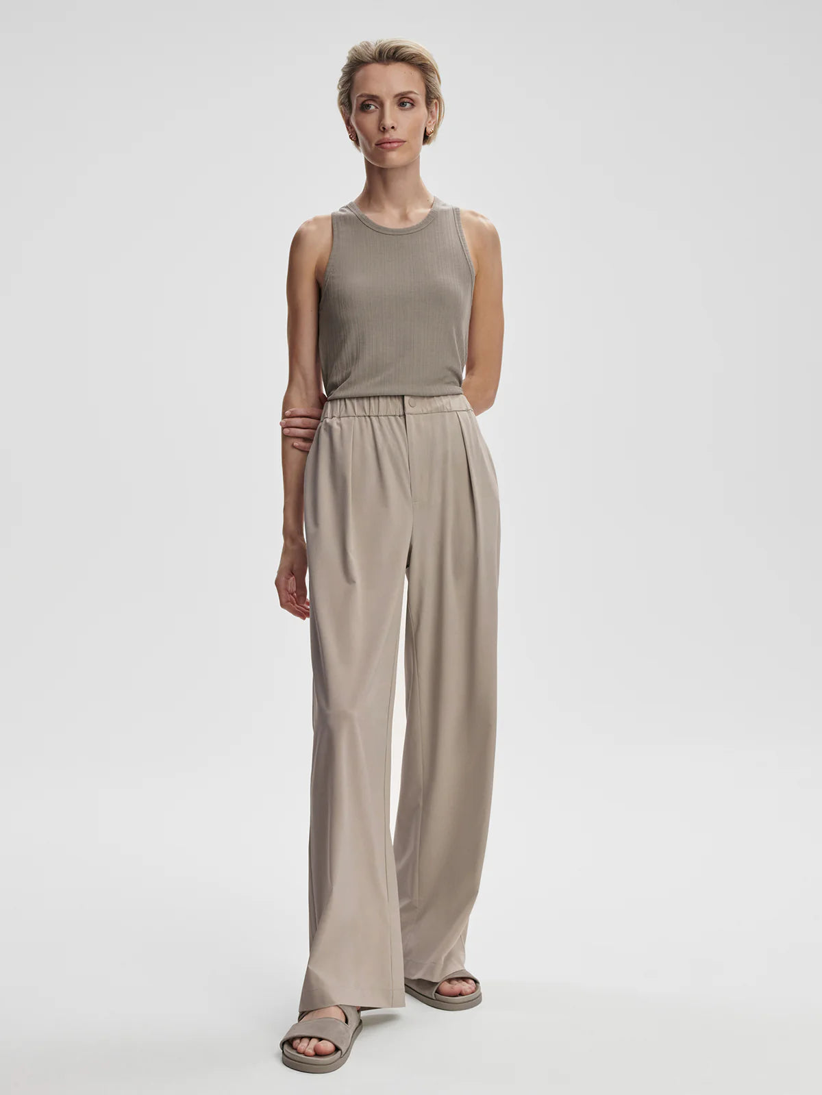 81a782bfe72b04d68b7f43a3c20f49c2261b146f_VAR02641_KAYSON_WIDE_LEG_29.5_SIMPLY_TAUPE_012_copy.webp
