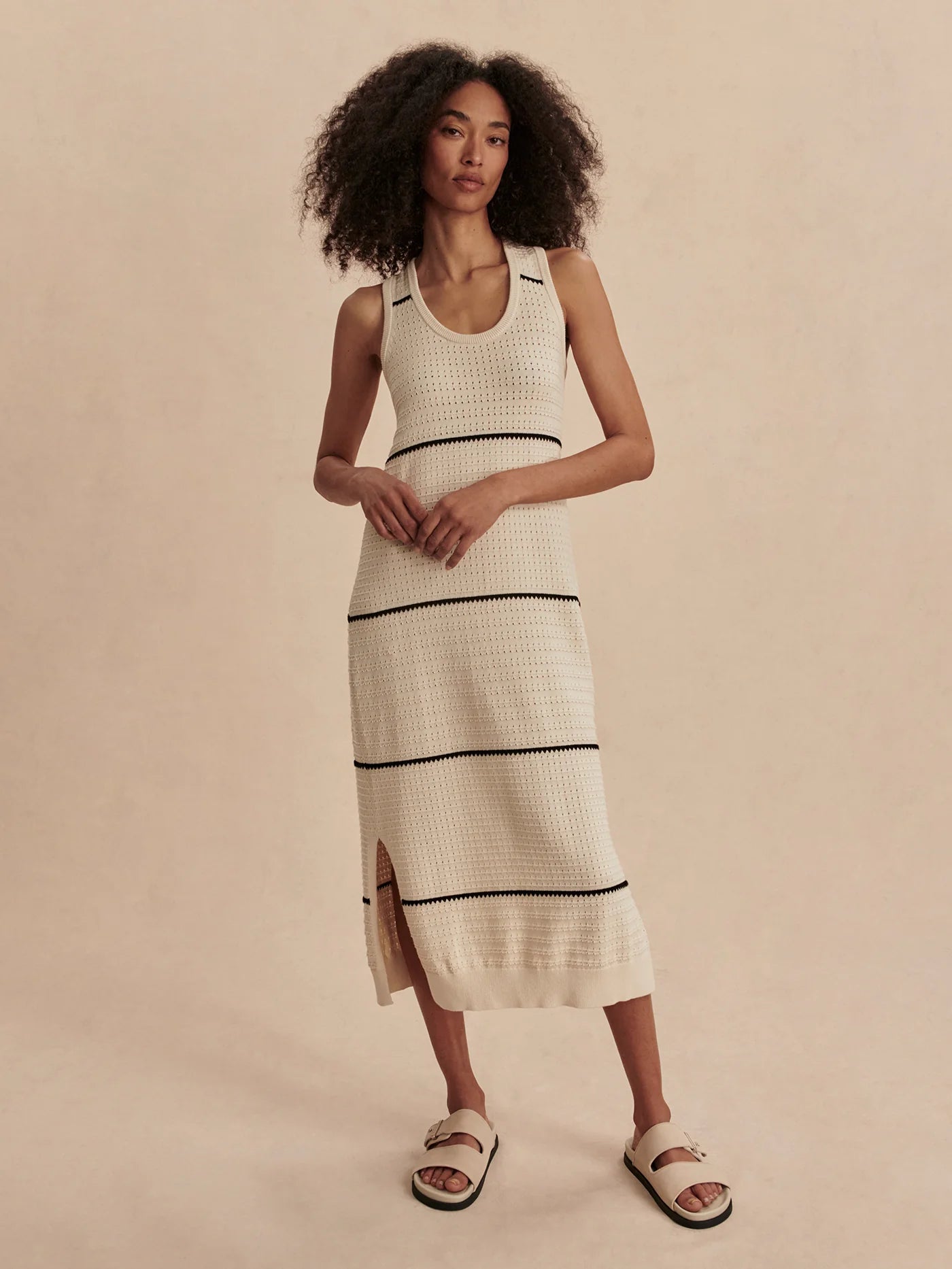 94ddf345e1a4ec0275e5121d67502d9c03714984_VAR02051_SCOTT_SCOOP_NECK_MIDI_DRESS_BIRCH_024.webp