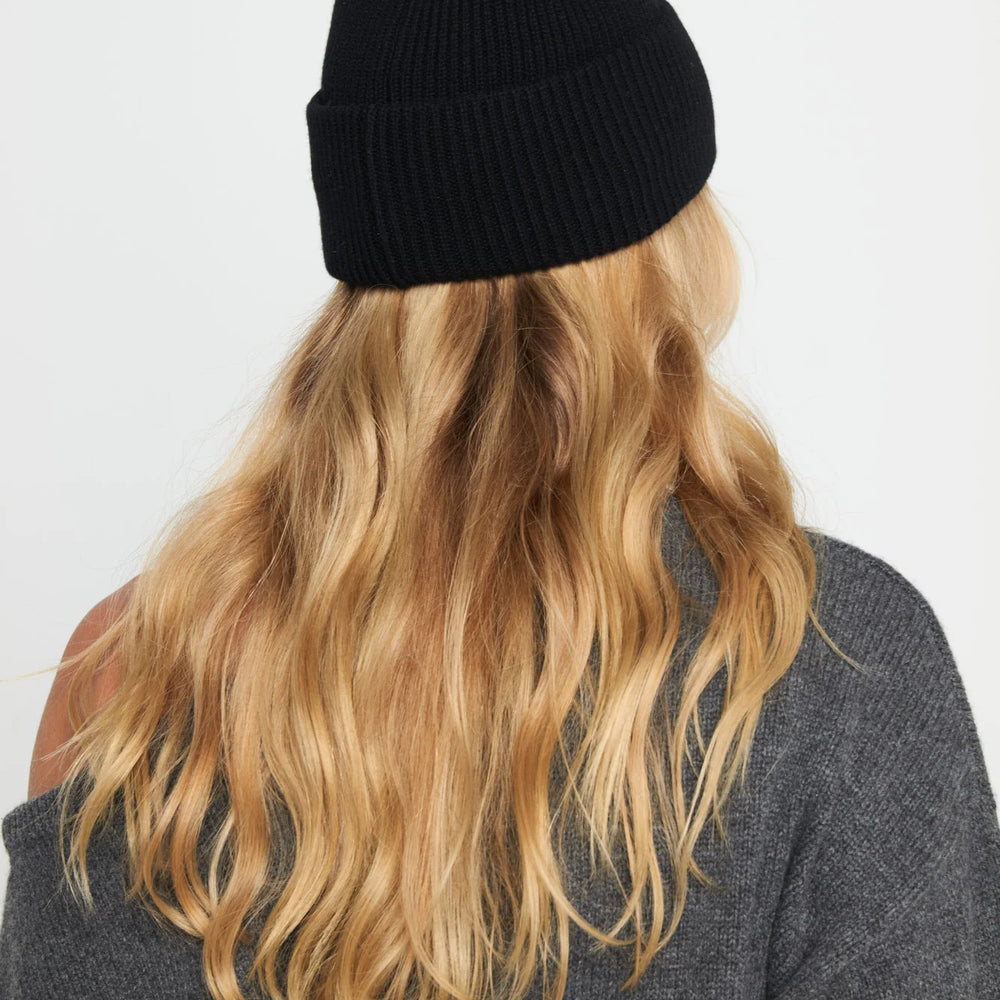 
                      
                        SG Cashmere Beanie
                      
                    