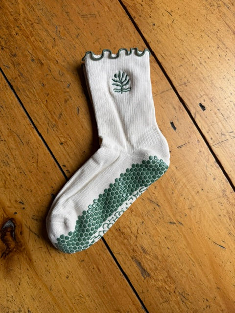 SALT + GROVE RUFFLE GRIP SOCKS