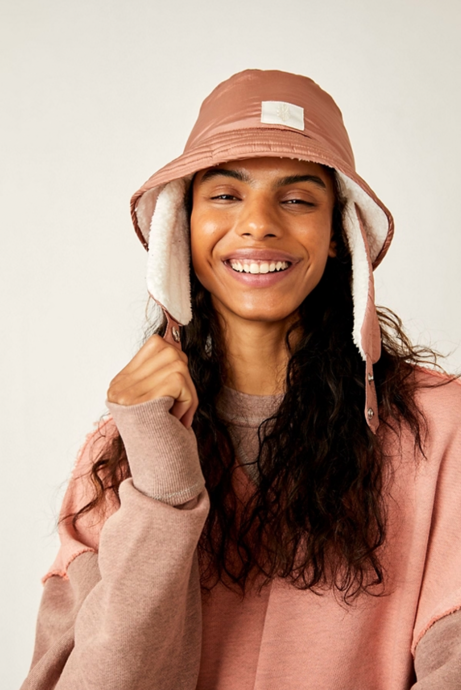Bucket List Reversible Fleece Sherpa Hat – SALT + GROVE display picture 2