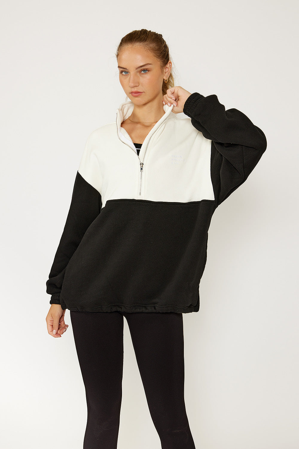 Selena Oversize ½-Zip Pullover: Black N White