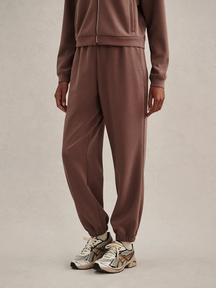 b3c3afcf97bcd84dfcf9f25f96a24bdb8beeaaa8_VAR03681_Eli_Jogger_29_Coffee_Quartz_136.webp