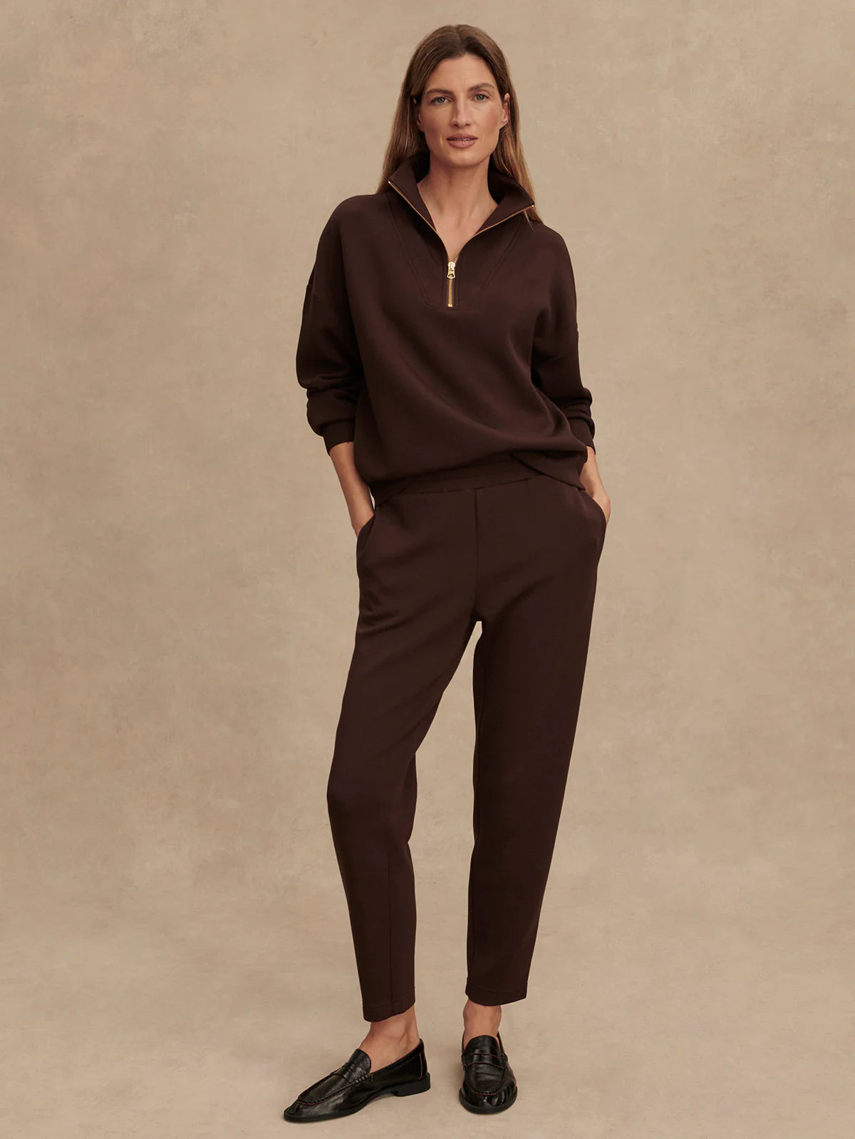 fc26bbf39a267390a7f73dac2cd97447b76b1c80_VAR01461_HAWLEY_HALF_ZIP_SWEAT_COFFEE_BEAN_014.webp