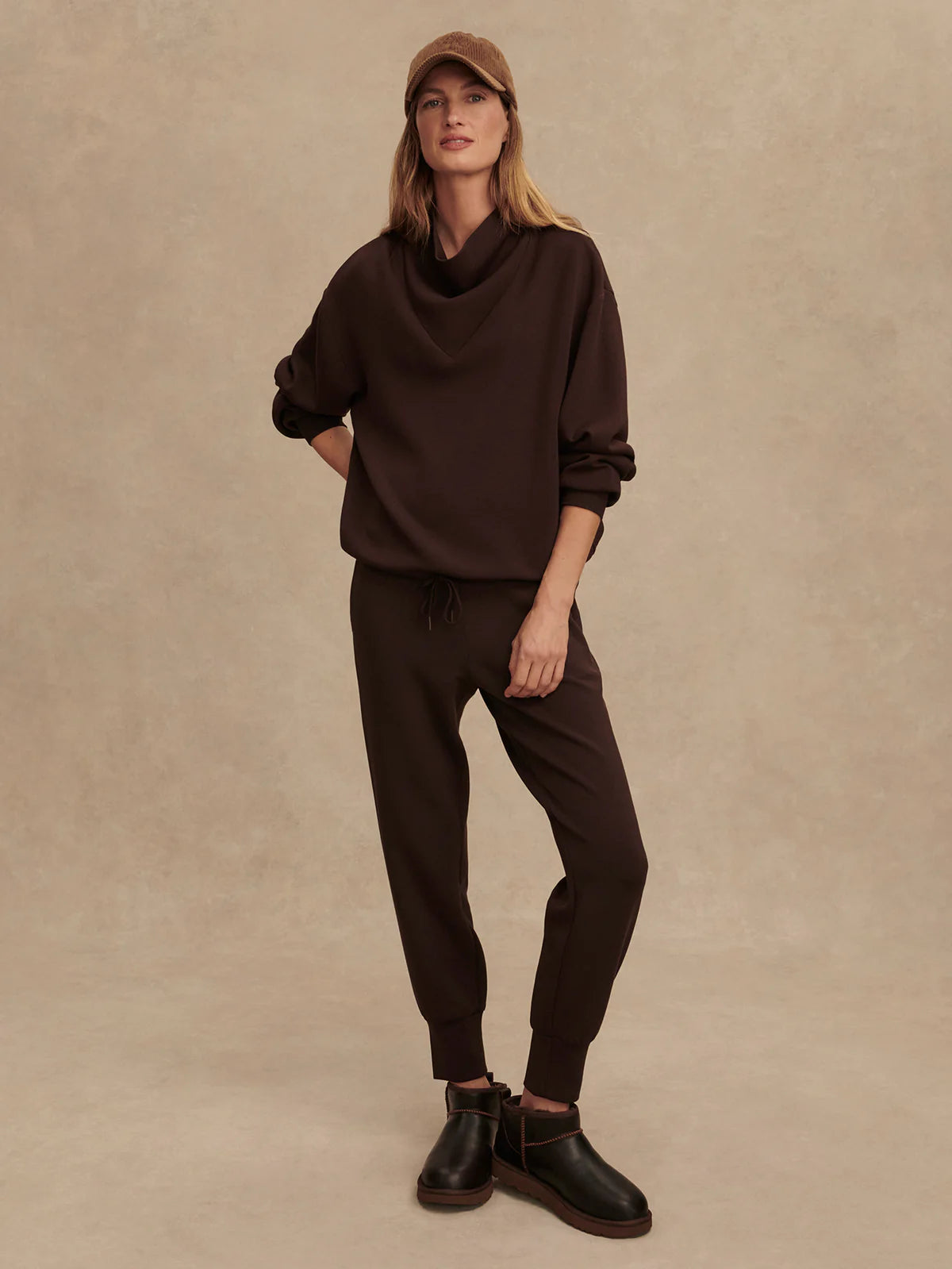 fdcef5fc251d9ed5b54d97272d7eff9c56dce1c8_VAR01714_THE_SLIM_CUFF_PANT_27.5_COFFEE_BEAN_003.webp